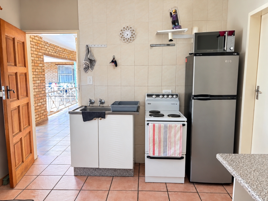 To Let 1 Bedroom Property for Rent in Kannoniers Park North West